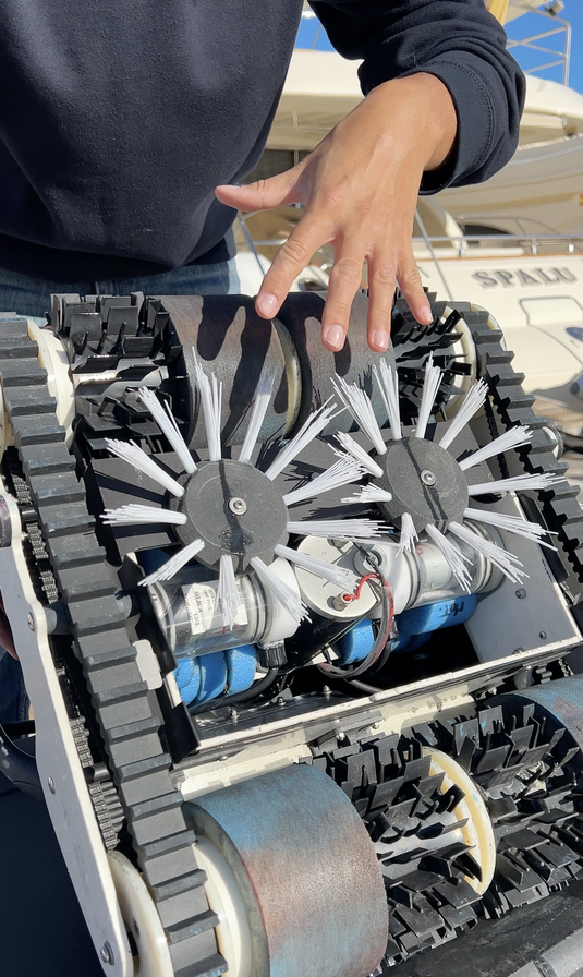 Dronearia innova incluyendo limpieza con drones subacu�ticos KeelCrab